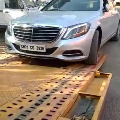 Luxury car transport service from Hyderabad to Kolkata